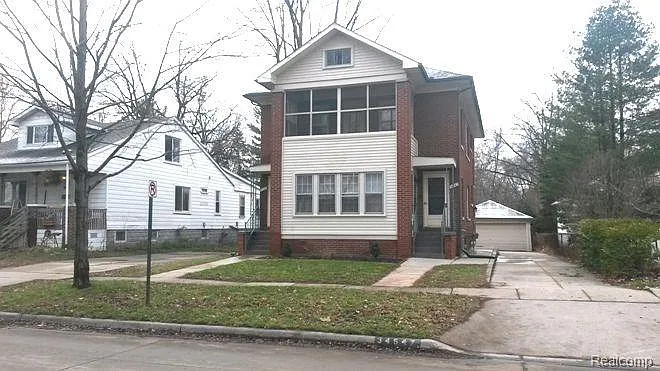 2 bed, 1.0 bath, 1100 sqft, $995 — Photo 1