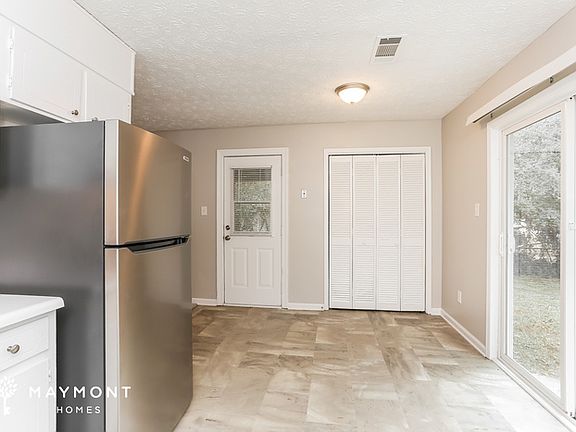 5th image of 570 Lakeridge Cir SE