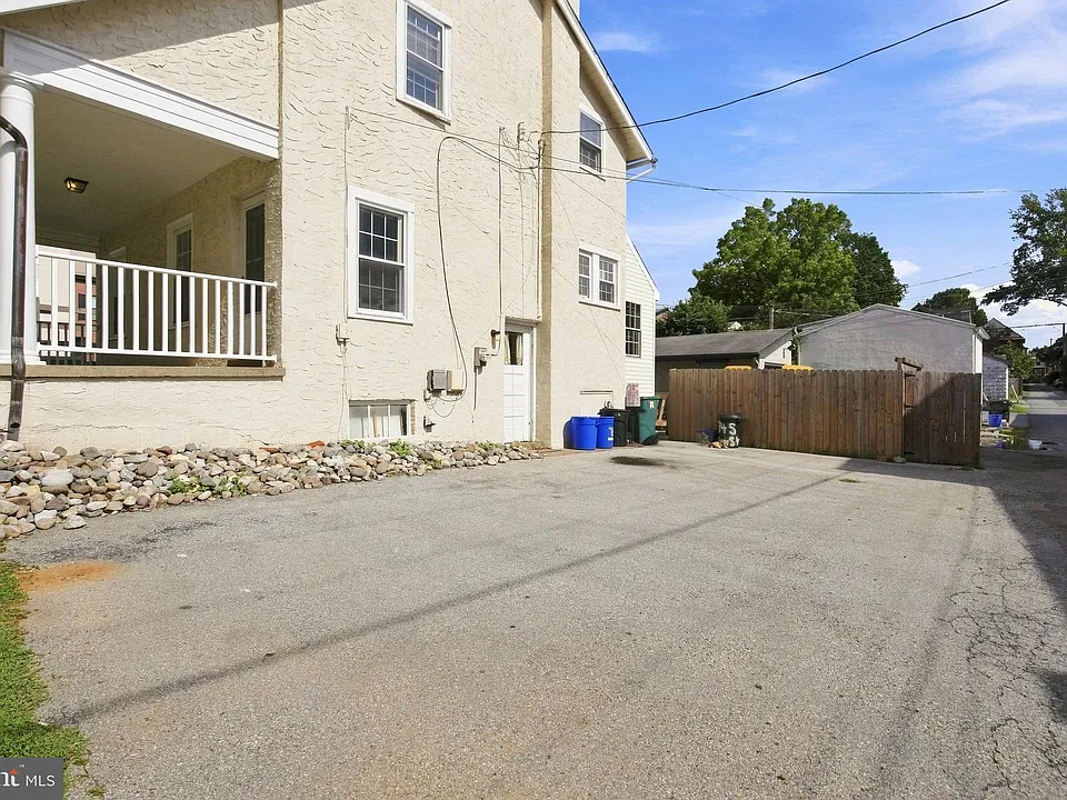 316 W Market St