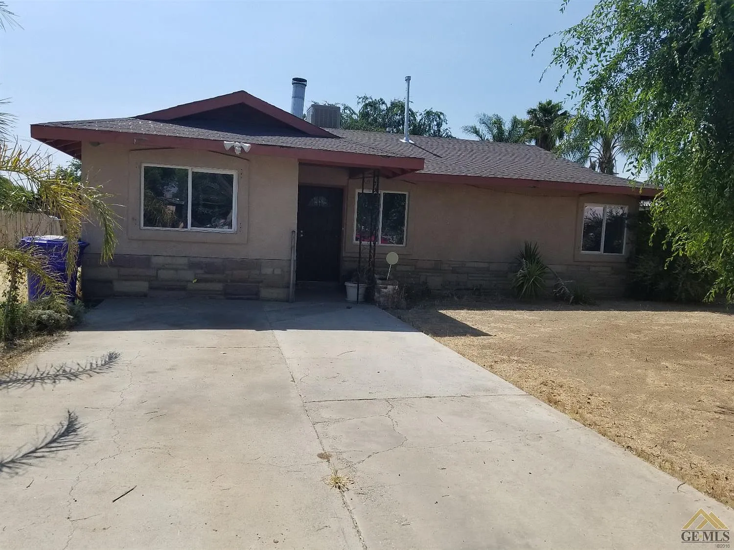 410 Royal Way photo 1