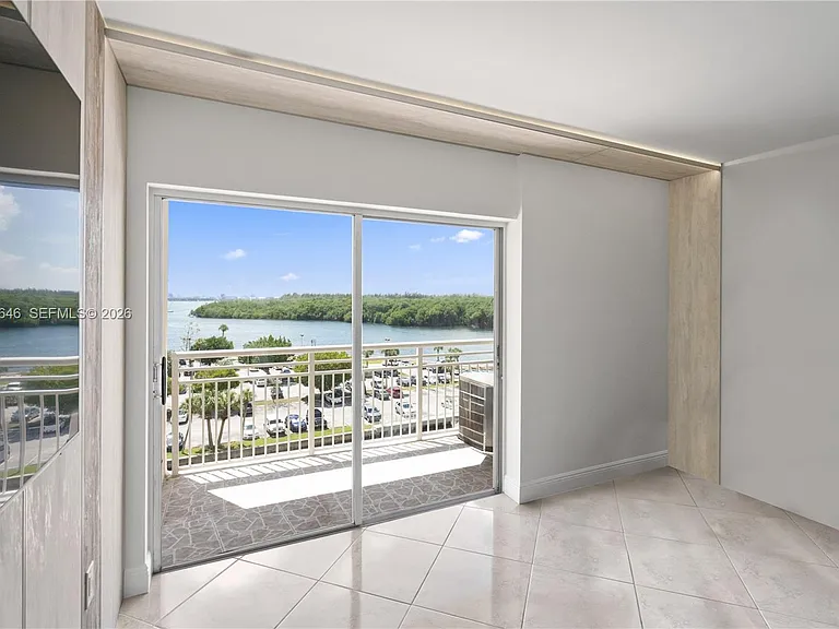 400 Kings Point Dr #606 — Photo 5