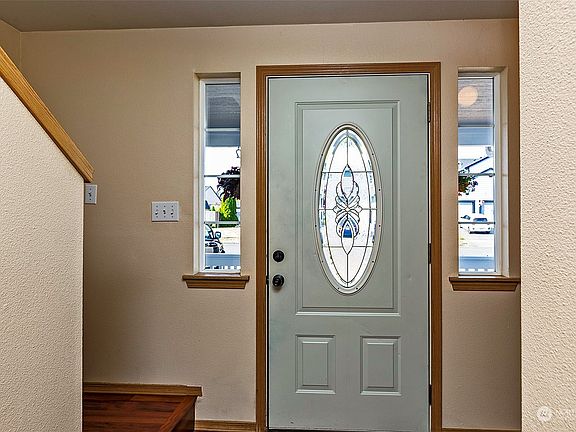 3rd image of 1406 Milbanke Drive SE