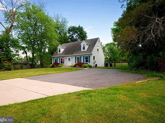4th image of 15 Lotus Ave
