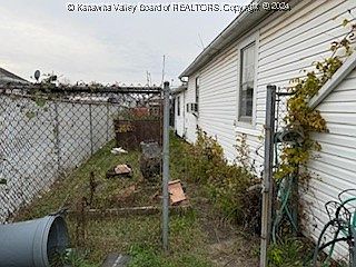 5th image of 813 Center St