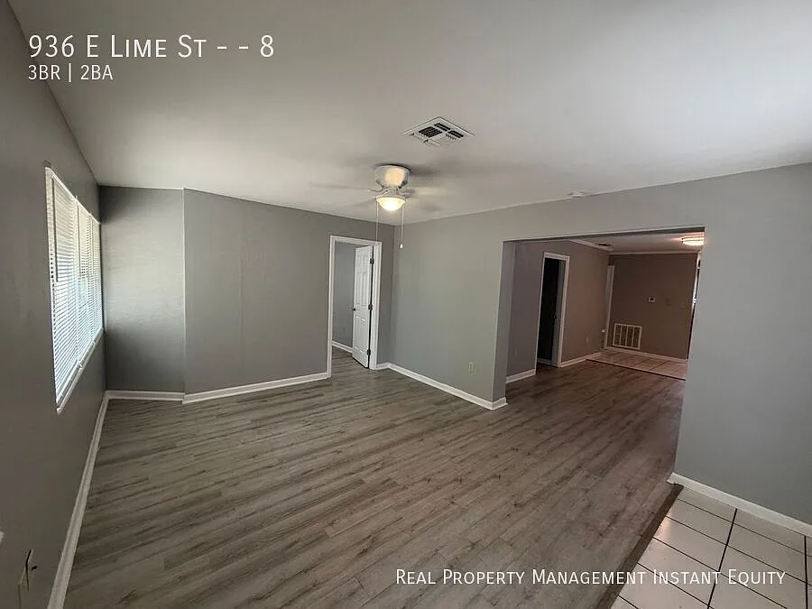 Building Photo - 936 E Lime St #8