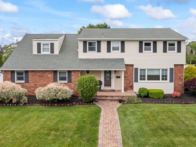 6 West Shore Road, Bay Shore, NY, 11706