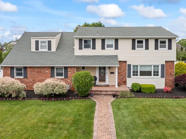 6 West Shore Road, Bay Shore, NY 11706