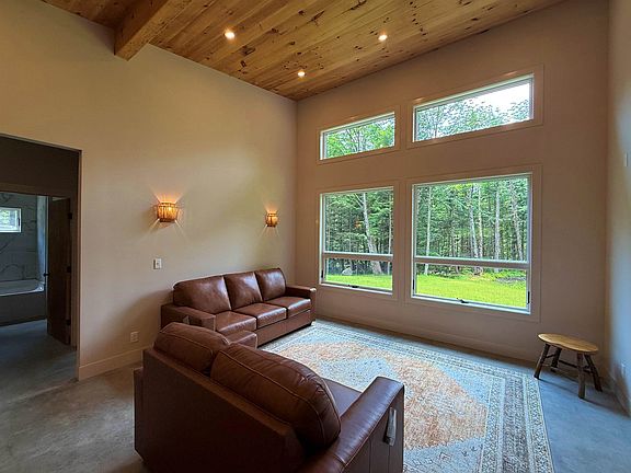 5th image of 14 Aikins Drive