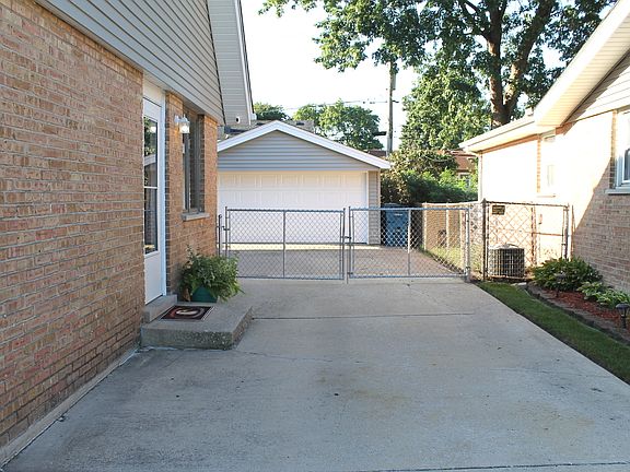 3rd image of 5237 Pleasant Ln