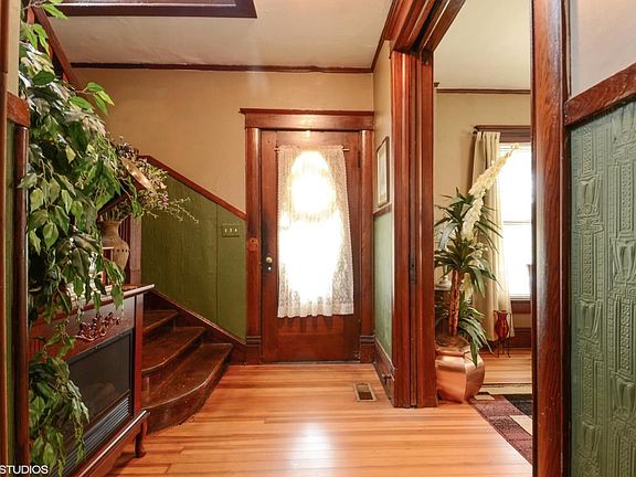 02_106ParkAve_84_Entryway_HiRes