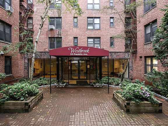 3rd image of 10 Franklin Ave APT 3J