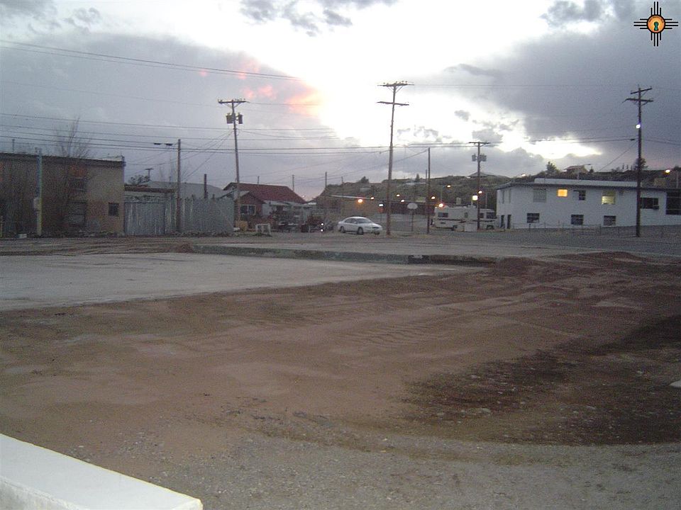 1st image of 704 N Broadway St