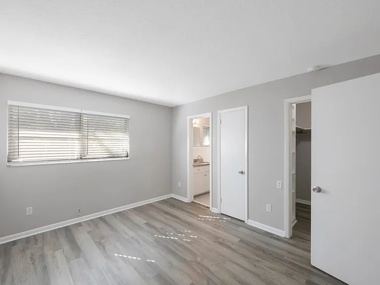 801 60th St N #105 — Photo 7