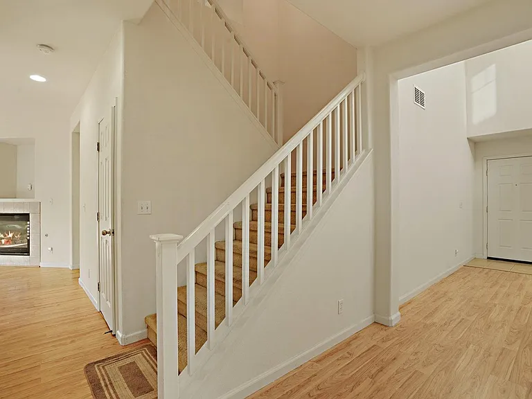 2390 Gibralter Ln — Photo 7