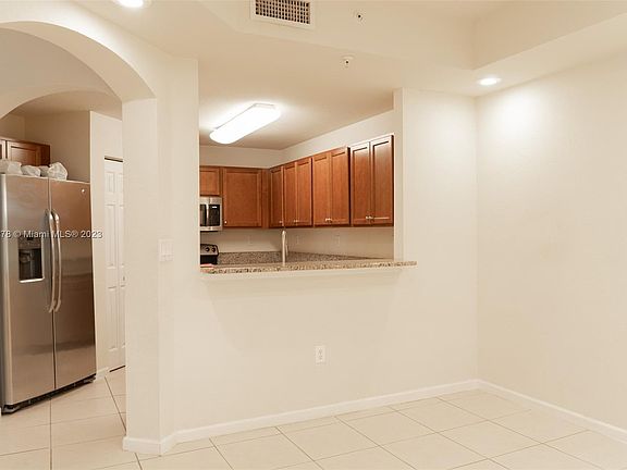 5th image of 11605 NW 89th St APT 109