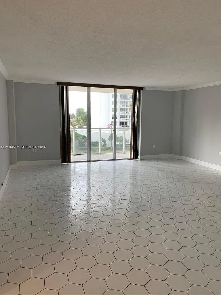 Arlen Beach Condo — Photo 3