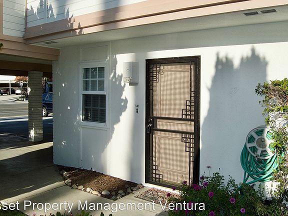 2nd image of 920 Peninsula St