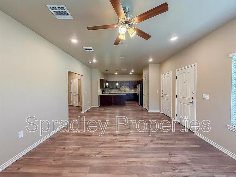 1003A Laurel Dr — Photo 3