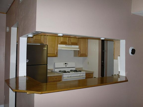 2nd image of 1114 Eagle Feather Cir APT A