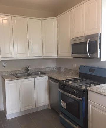 3rd image of 1418 W Olive Ave