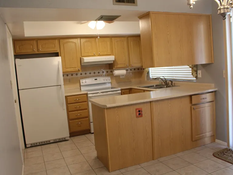 602 W Kilarea Ave — Photo 9