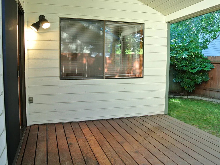 206 NE Powderhorn Dr — Photo 16