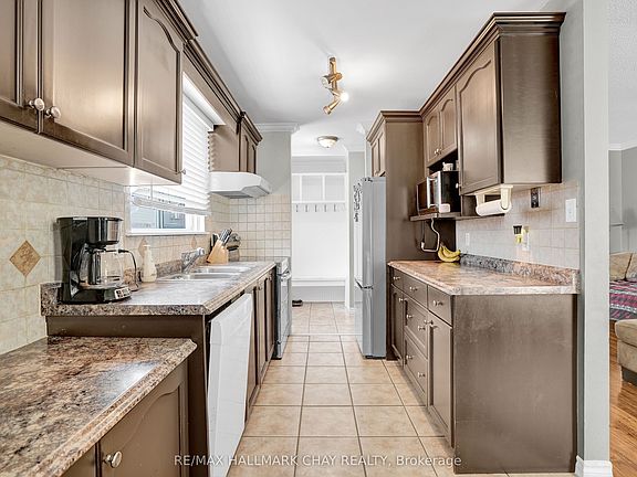 3rd image of 16 Austen Ln