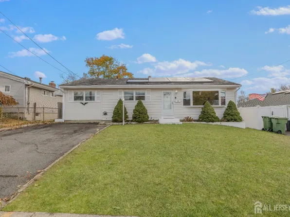 98 Pinetree Dr, Parlin, NJ 08859