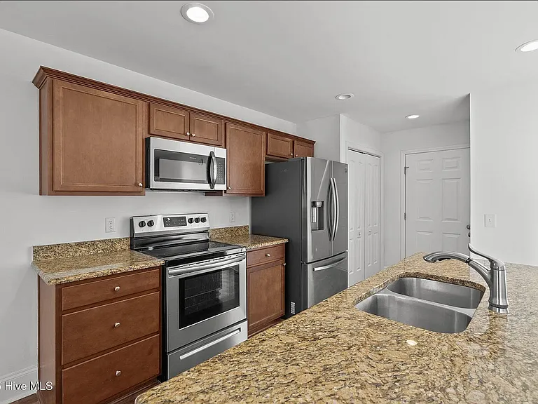 426 W Illinois Ave — Photo 4