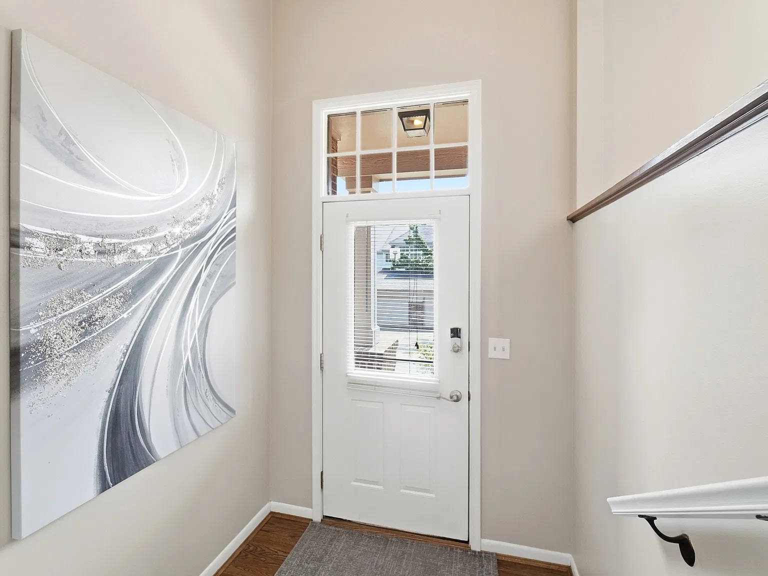 3 bed, 2800 sqft, $3,000 — Photo 3