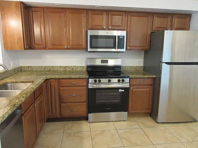 443 Hamptoncrest Cir #103 — Photo 4