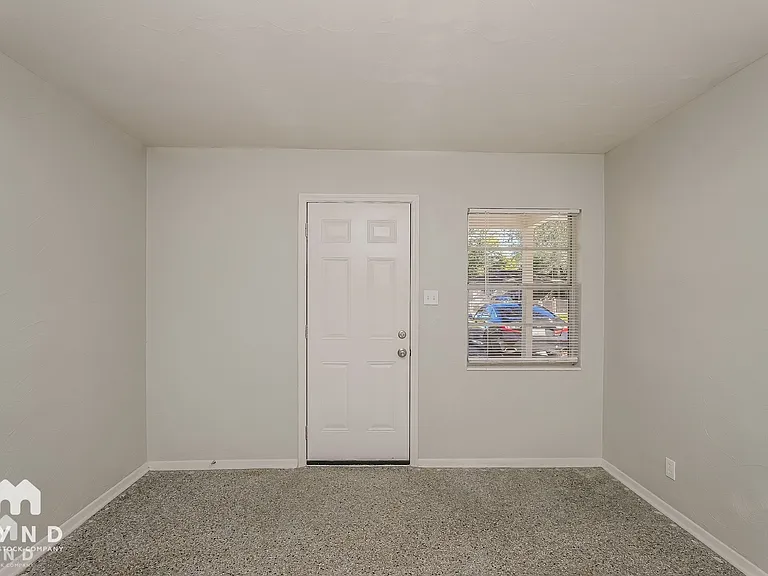 1505 E Genesee St — Photo 7