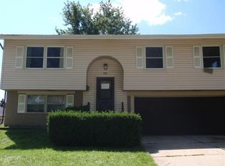 26 Myrtle Ln, Streamwood, IL 60107