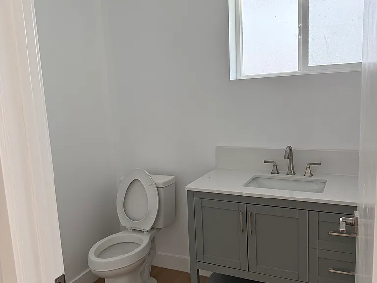 2024 7th Ave #2028-1/4 — Photo 8