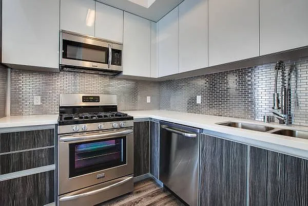 545 N Kenmore Ave — Photo 48