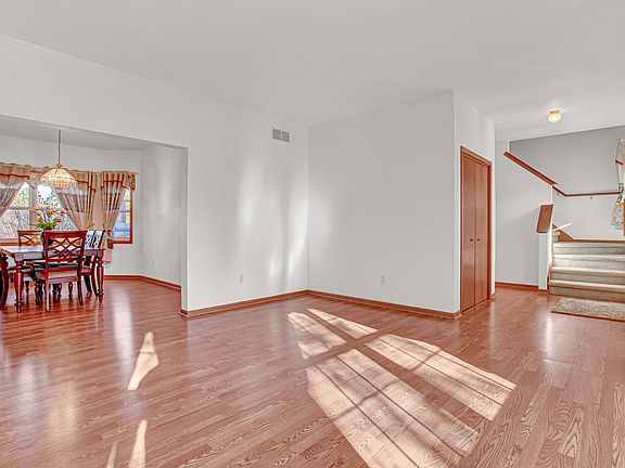 5th image of 892 Algoma Dr
