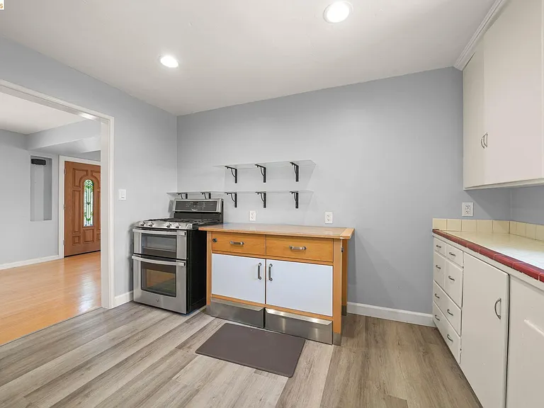 7850 Crest Ave — Photo 9