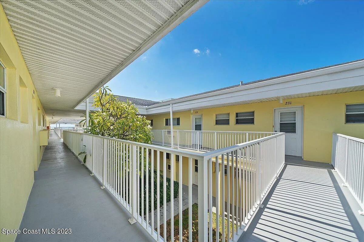 Building Photo - 3820 Ocean Beach Blvd #211