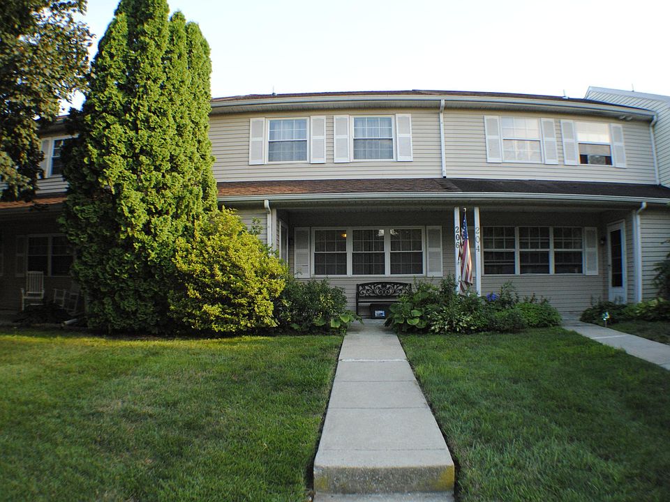 1st image of 206 Carlyn Ct
