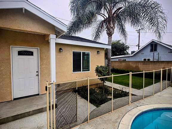 3rd image of 10250 Elmore Ave #1/2