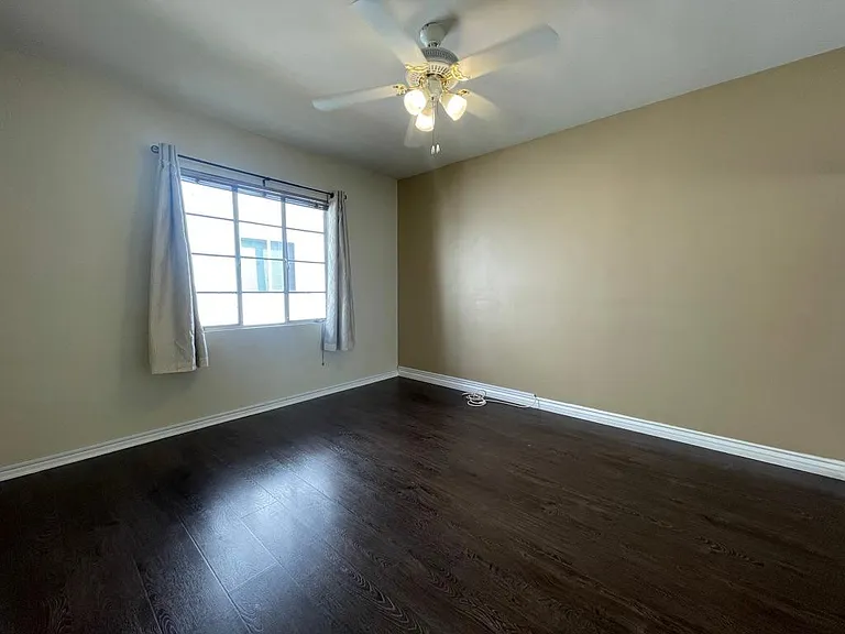 2625 Cloverfield Blvd — Photo 12