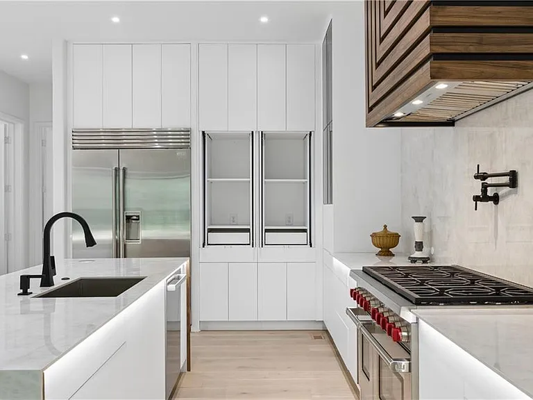 1000 Clementstone Northeast Dr — Photo 14