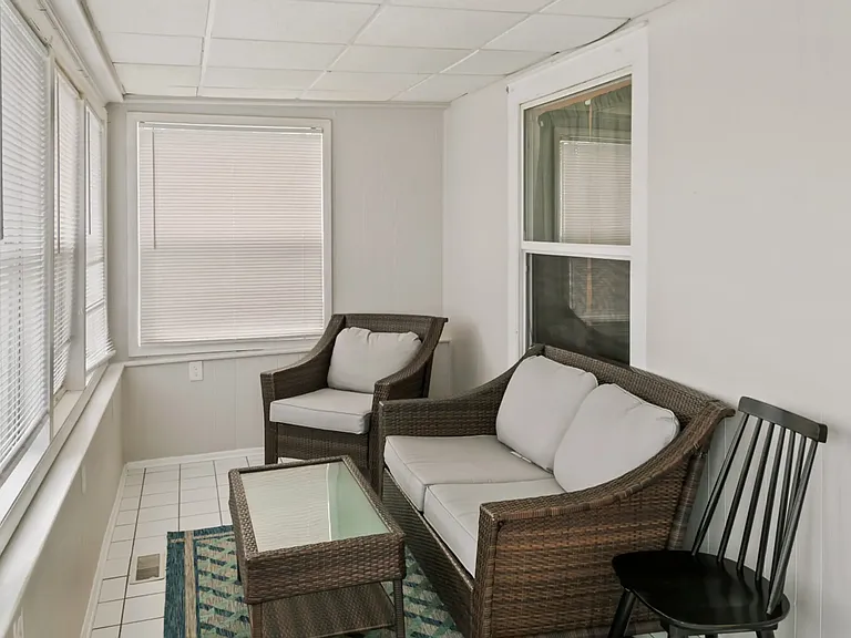 225 W Park Ave #1 — Photo 2
