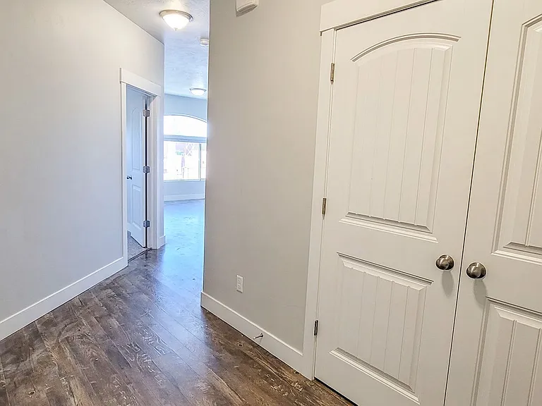 166 W 200 S — Photo 17