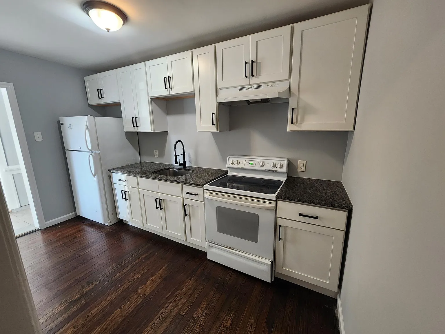 2 bed, $1,600 — Photo 3