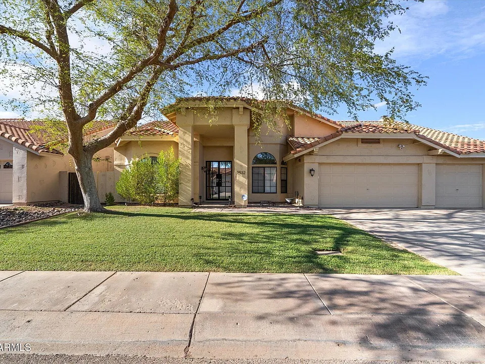 9532 E Corrine Dr