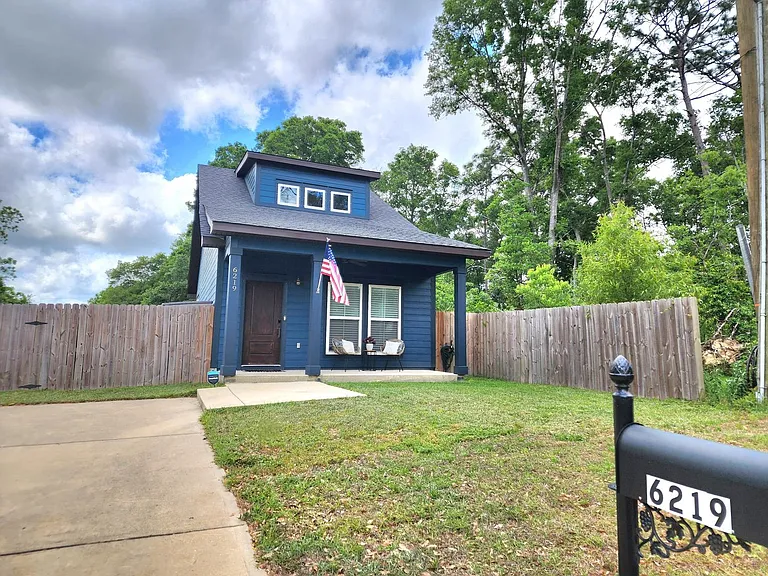 6219 Forest Pines Dr — Photo 2
