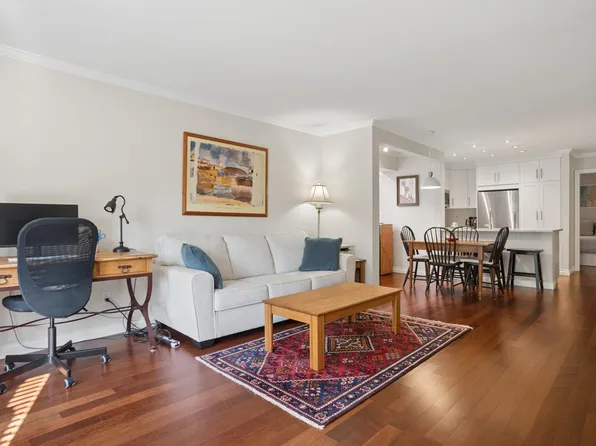 886 Broughton St #3, Vancouver, BC V6G 2A2