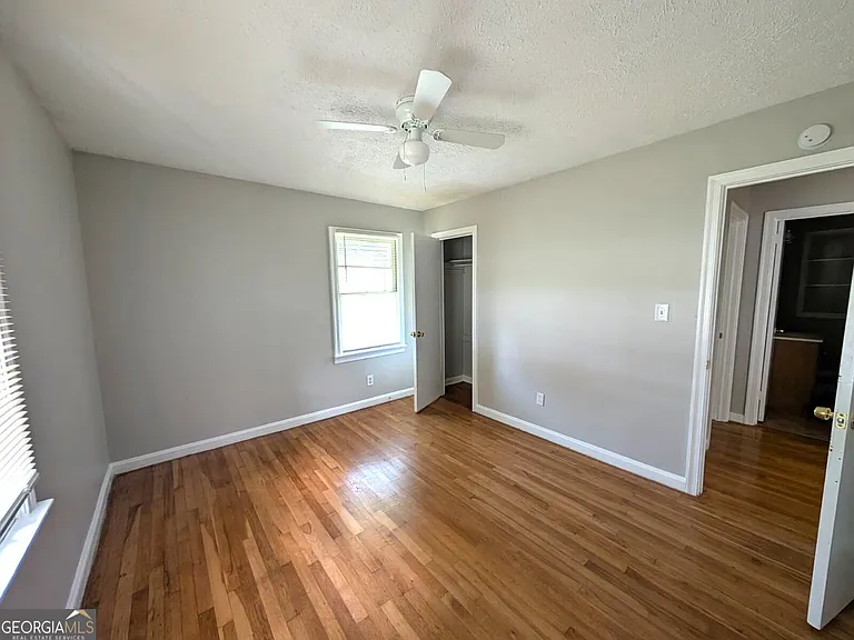 218 Wallis St — Photo 7