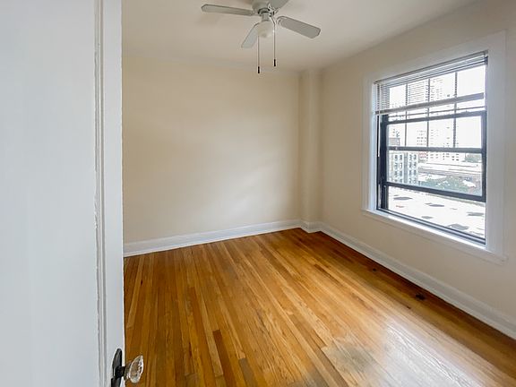 3rd image of 540.5 W Briar Pl #8N